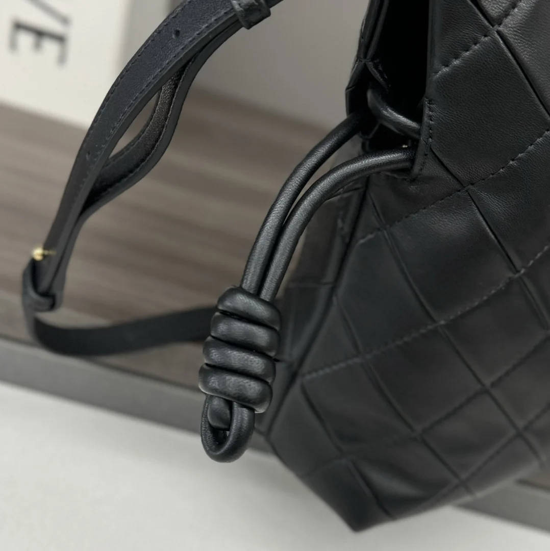 Loewe 262487 Flamenco Grab Bag Crossbody Bag - Detail view 5