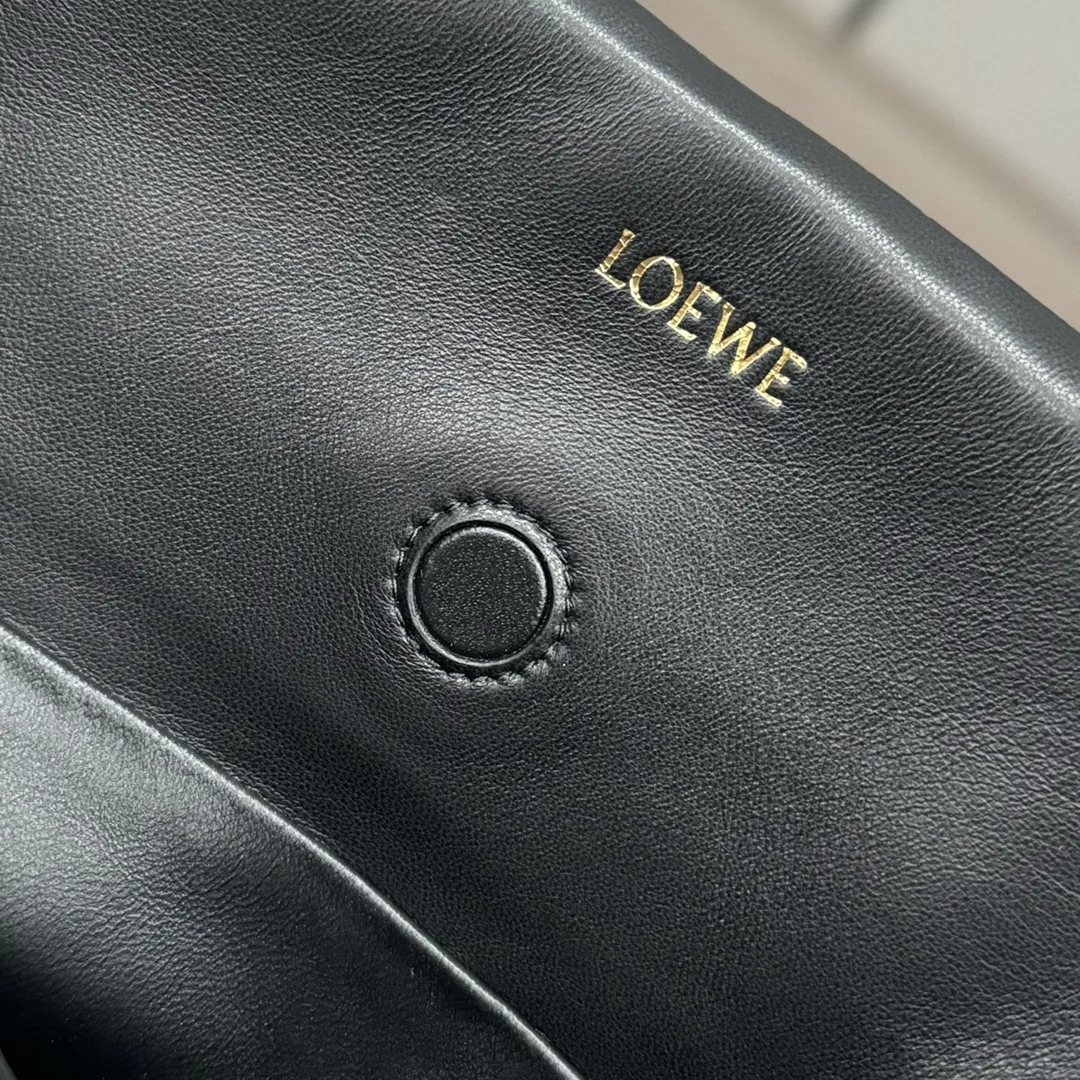Loewe 262487 Flamenco Grab Bag Crossbody Bag - Detail view 9