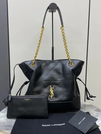 <p> 小号 黑羊皮 古金YSL 新款小号Jamie 4.3 large pochon羊皮腋下包 设计师真的太懂消费者需要什么了吧可很多托特包的设计都没法让颜值和实用性两者都兼得 但是 这只tote做到了 它包身轻 容量大 而且还很优雅 是有设计在线 且贵气满满的实用型tote 我觉得比22bag好看耶 这是可以说的吗还是一只可以让你实现优雅带娃的妈咪包</p><p>型号 833948</p><p>尺寸 27×29×11cm</p>