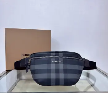 bur最新桦木棕格纹腰包 呈现标志性格纹设计 装饰皮革边饰及品牌徽标 可用背带斜挎或系于腰部 尺寸:37.5 x 8 x17型号5591