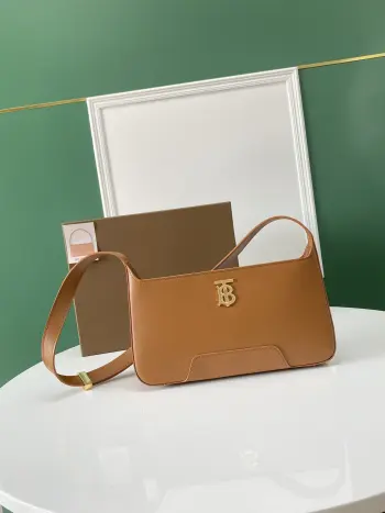 特级 B家最新秋冬Tb shoulder bag 秋冬系列 线条简洁 挺身有造型 标志性金属logo 点缀 且肩带可调节 易搭配 包身轻盈容量大小充足 精致又小巧 帅气极简性冷淡风 日常出街炒鸡方便28 x 5 x 14 cm2491 