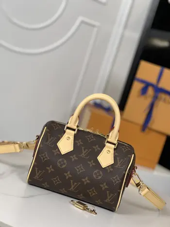 <p>  海外原单M46234皮肩带独家实拍 本款 Speedy Bandouliere 20 手袋采选 Monogram 帆布 牛皮革饰边和织物内衬 以玲珑尺寸延续路易威登 Speedy 旅行袋的经典设计 尺寸 20.5×13.5×12cm</p>