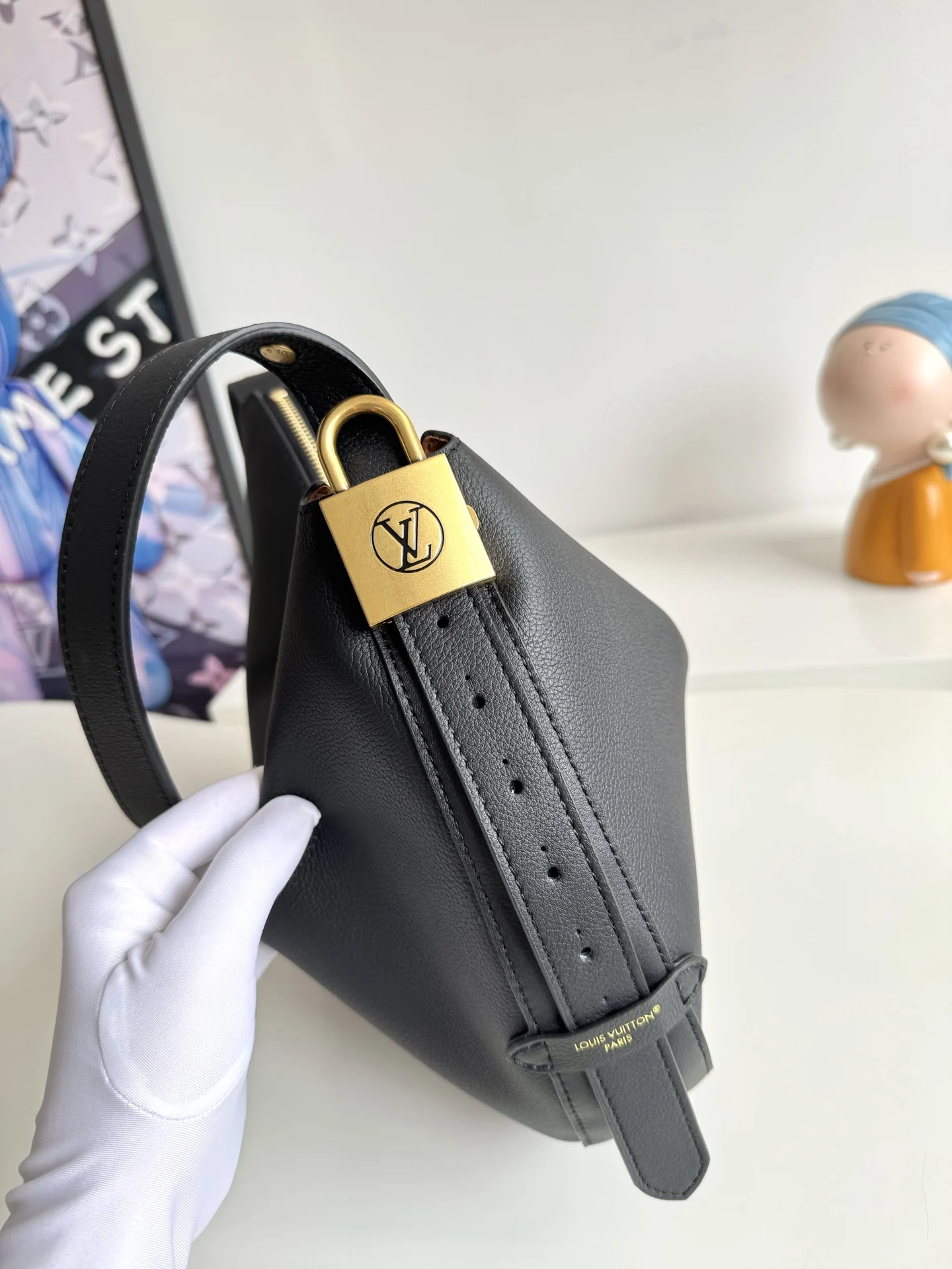 Louis Vuitton Overseas Original M14417 Low Key Cookie Medium Handbag Women s Shoulder Bag - Detail view 2