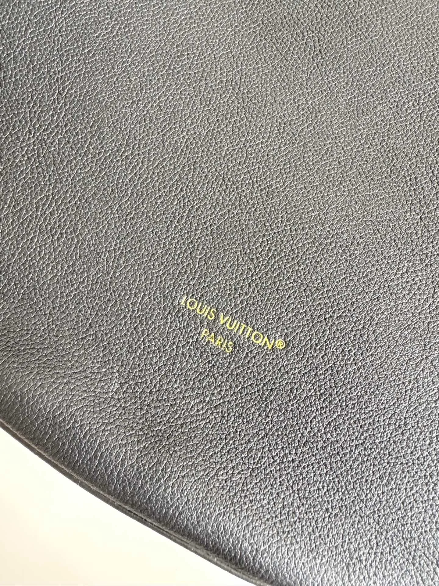 Louis Vuitton Overseas Original M14417 Low Key Cookie Medium Handbag Women s Shoulder Bag - Detail view 4