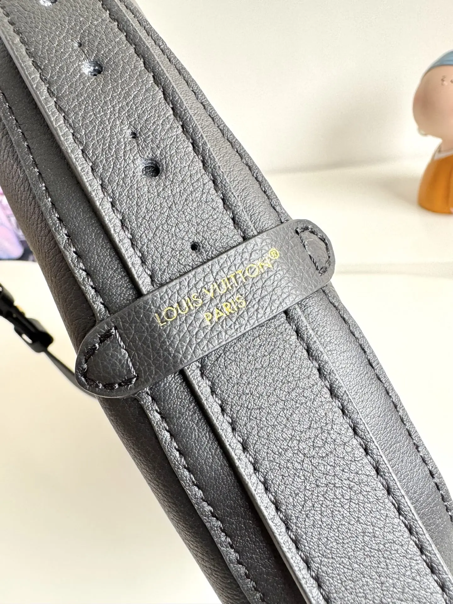 Louis Vuitton Overseas Original M14417 Low Key Cookie Medium Handbag Women s Shoulder Bag - Detail view 5