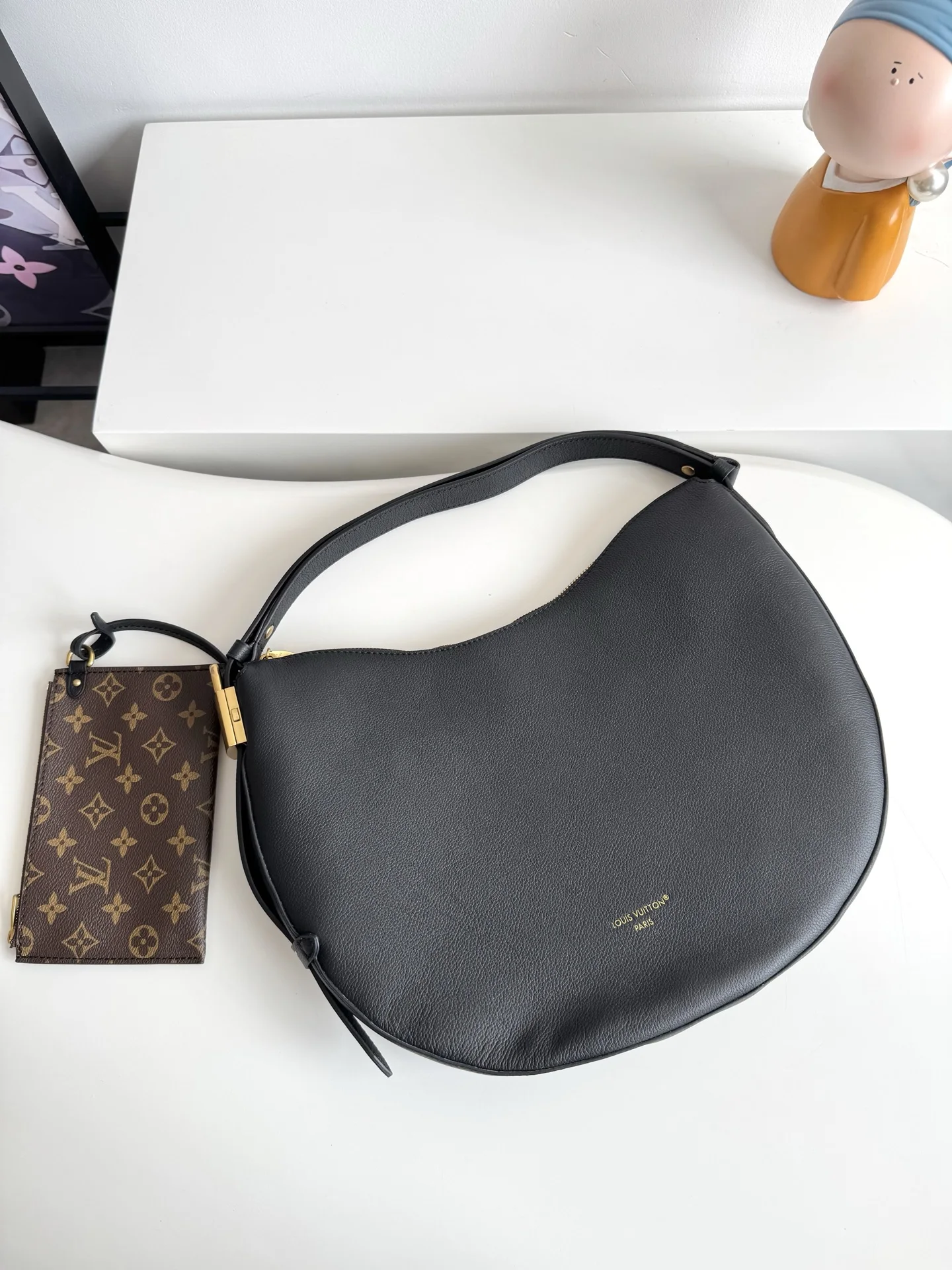 Louis Vuitton Overseas Original M14417 Low Key Cookie Medium Handbag Women s Shoulder Bag - Detail view 6