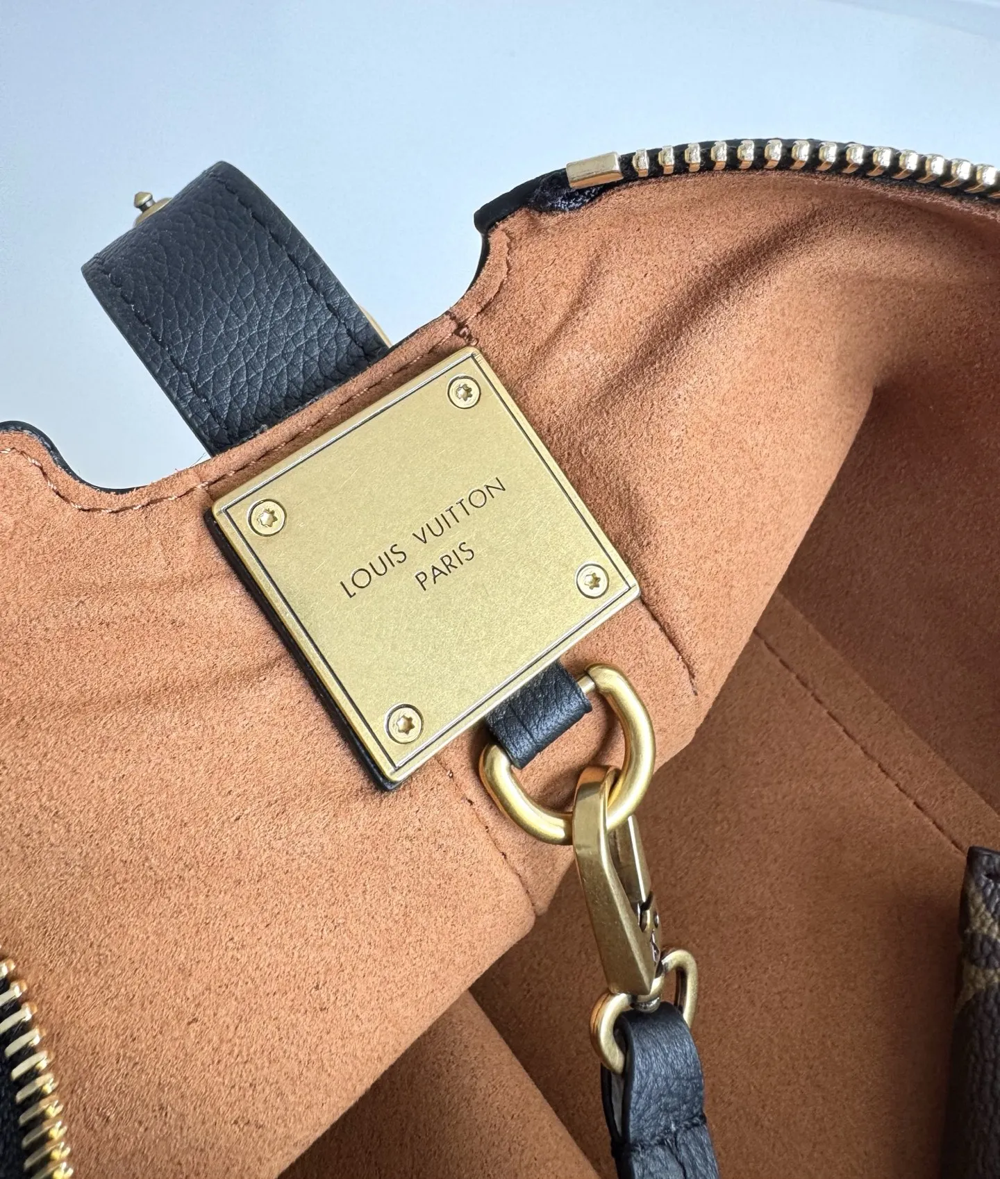 Louis Vuitton Overseas Original M14417 Low Key Cookie Medium Handbag Women s Shoulder Bag - Detail view 9