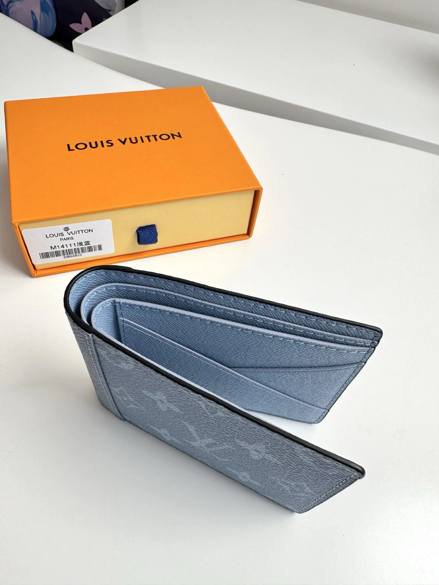 Louis Vuitton Overseas Original M14111 Multiple Wallet - Detail view 3