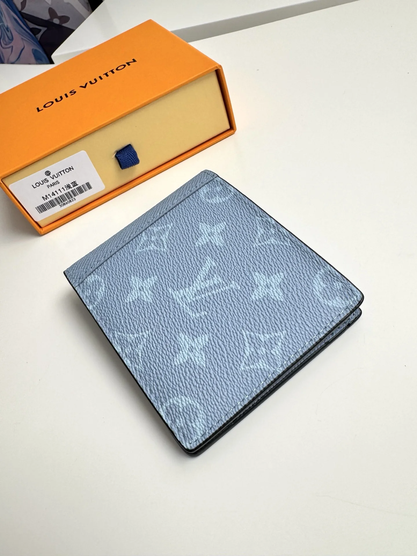 Louis Vuitton Overseas Original M14111 Multiple Wallet - Detail view 4