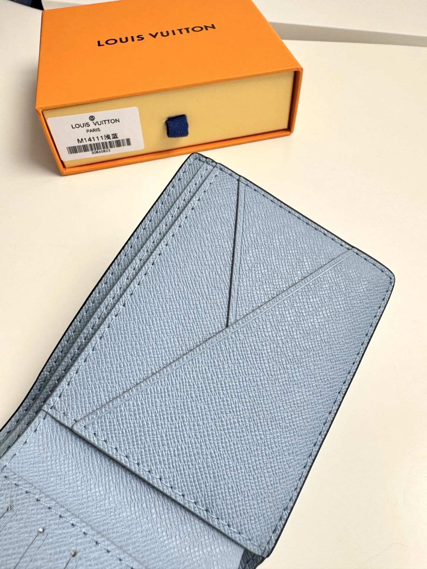 Louis Vuitton Overseas Original M14111 Multiple Wallet - Detail view 9