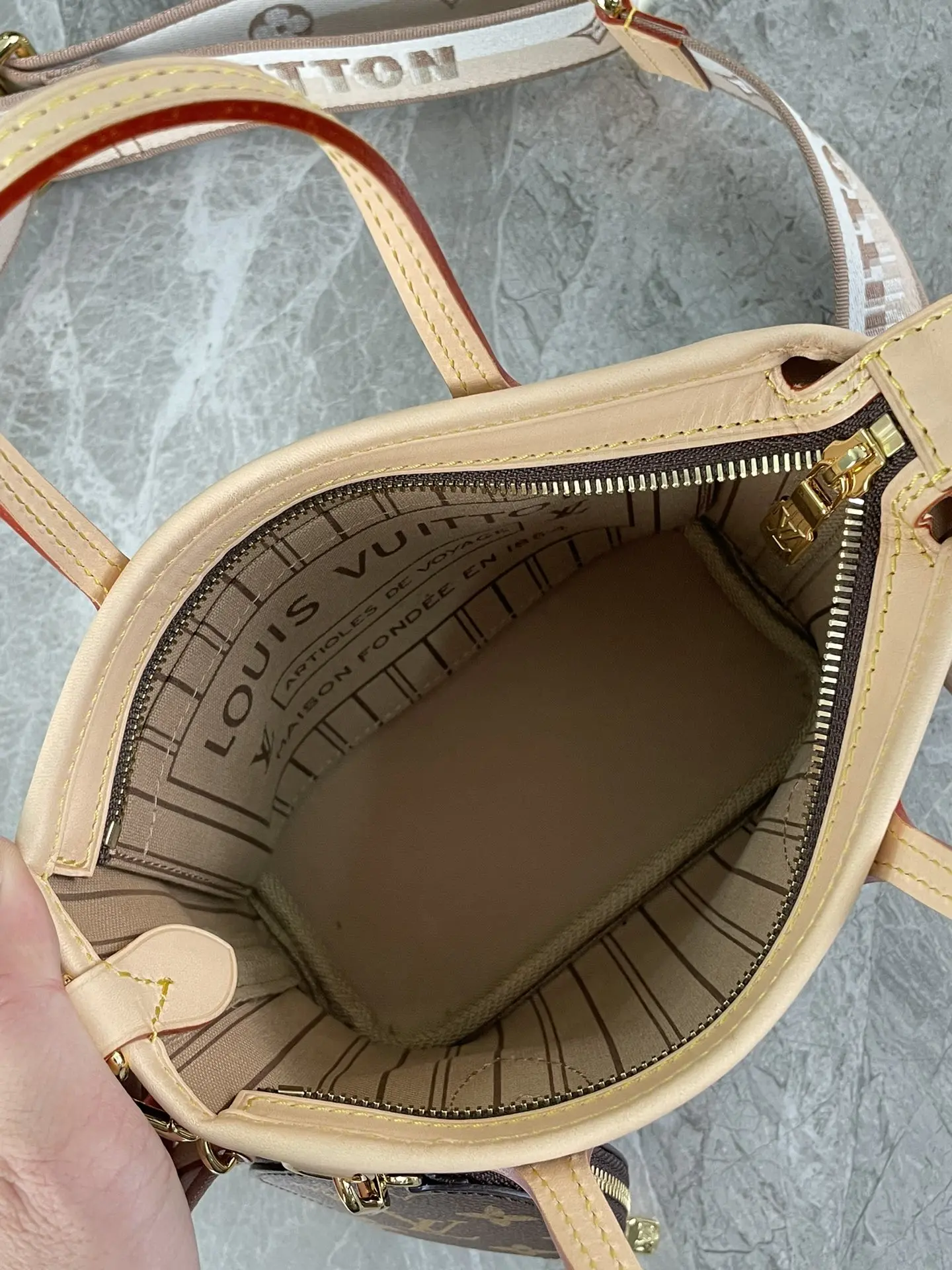 LV海外原单M46705 Neverfull 迷你 手提斜挎包 - 细节图 9