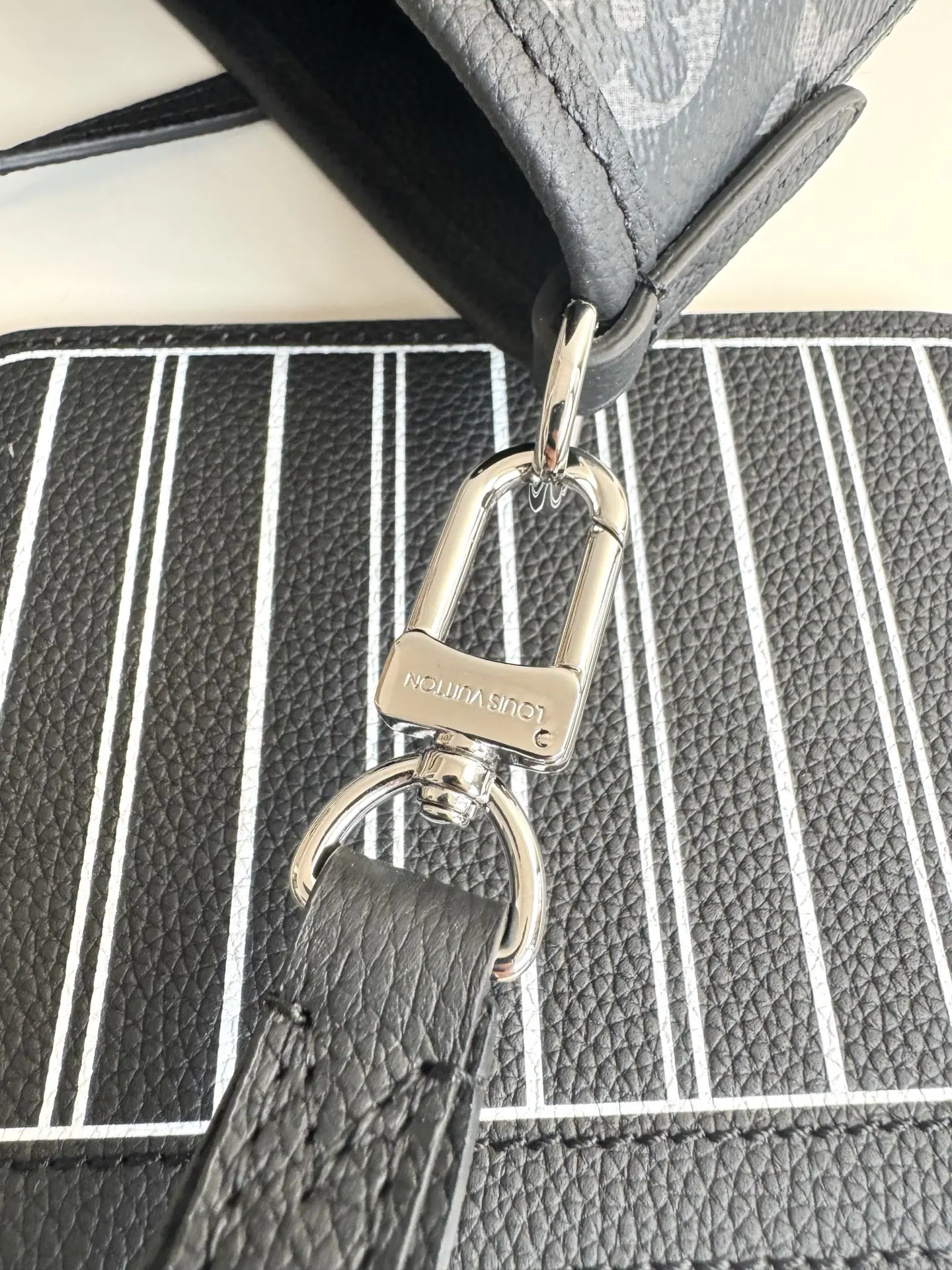 LV海外原单M15210 Neverfull Bandouliere Inside Out BB 手提斜挎包 - 细节图 7