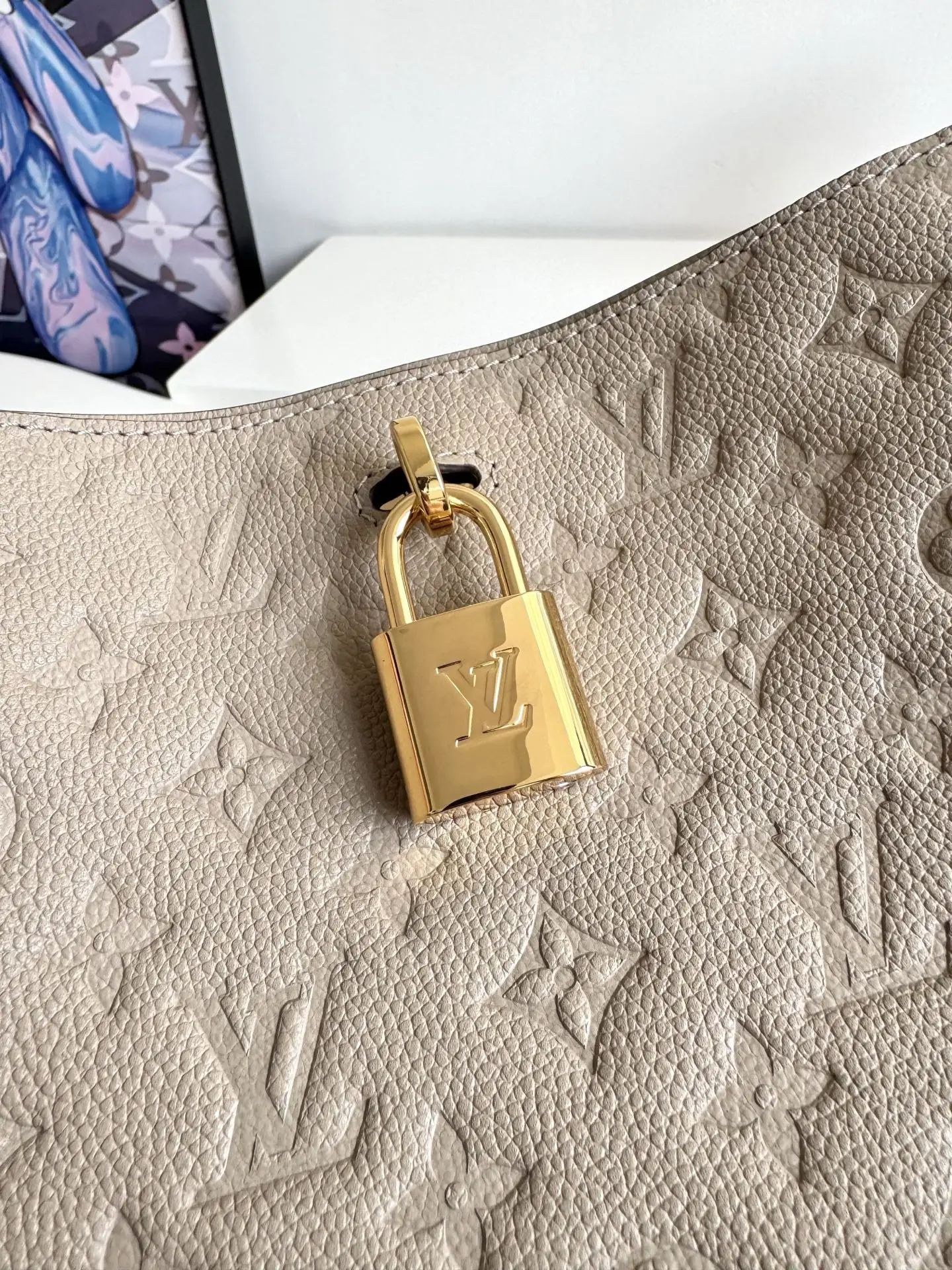 Louis Vuitton Original Overseas M14658 Anytime Medium Handbag Women s Shoulder Backpack - Detail view 7