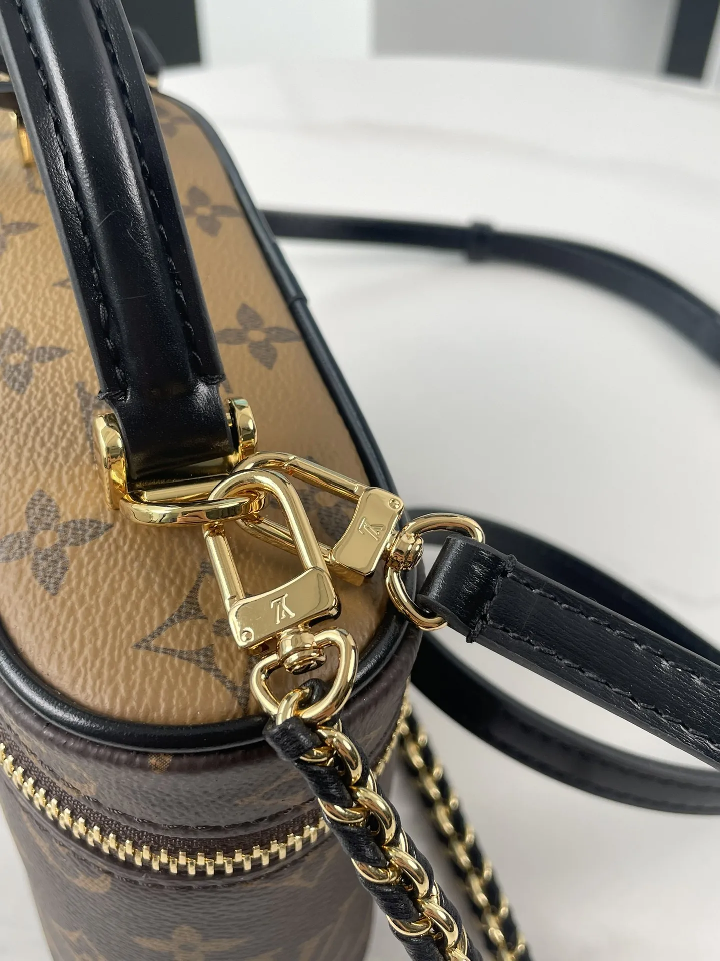 LV海外原单M47125 Vanity Chain Pouch 手袋 手提斜挎包 - 细节图 5