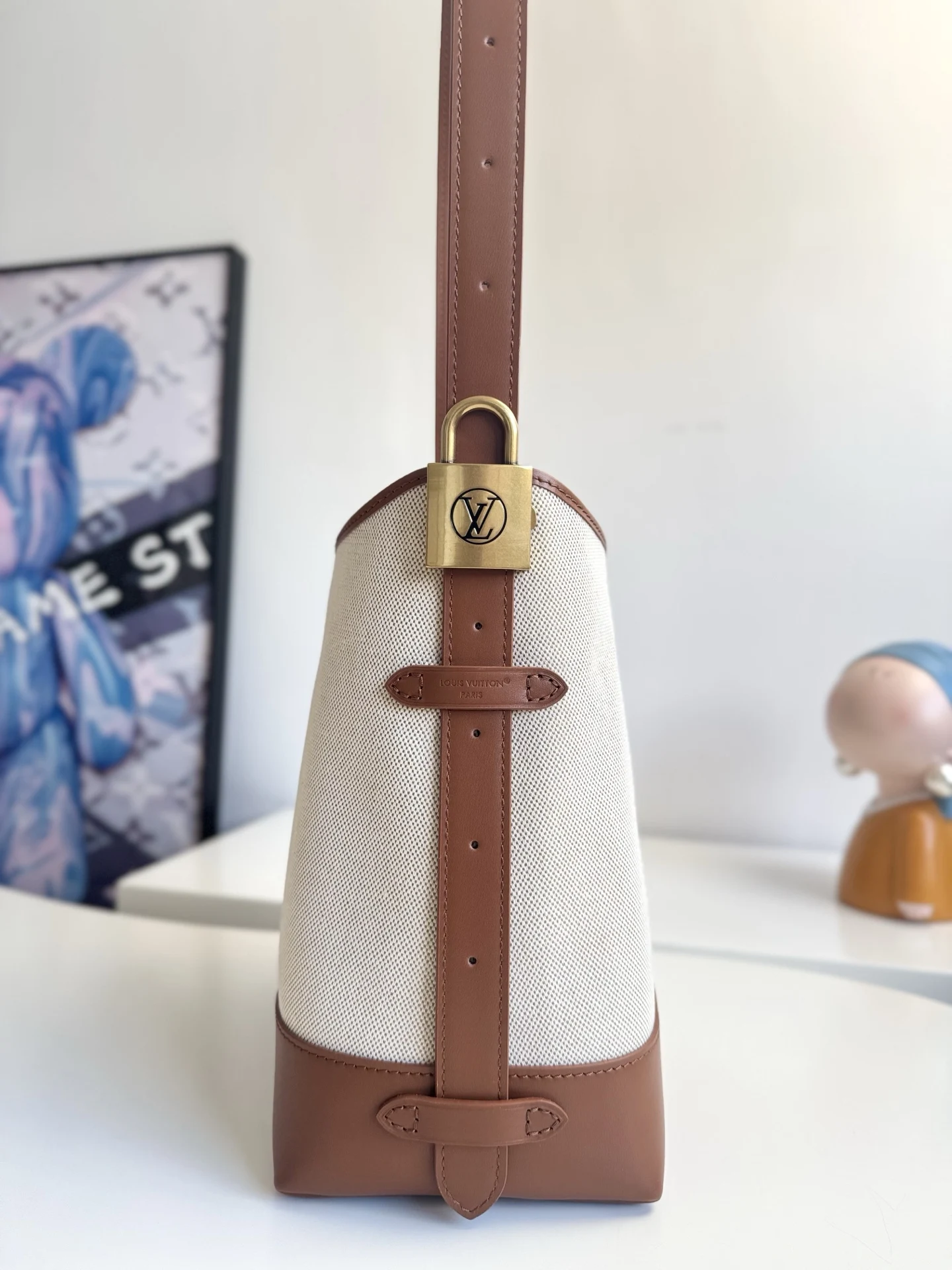 Louis Vuitton Overseas Original M25468 Low Key Hobo Small Handbag Shoulder Bag - Detail view 2