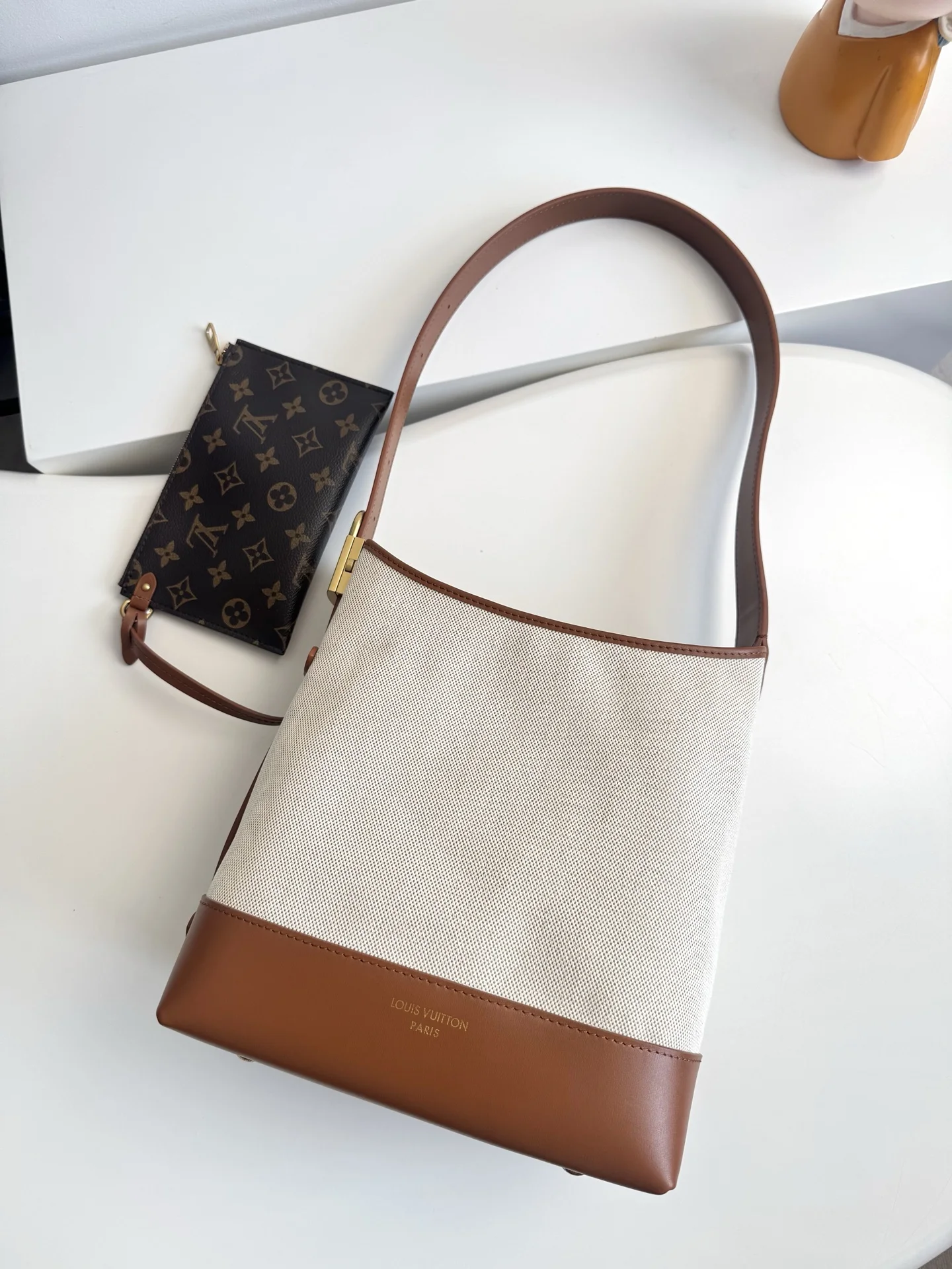 Louis Vuitton Overseas Original M25468 Low Key Hobo Small Handbag Shoulder Bag - Detail view 5