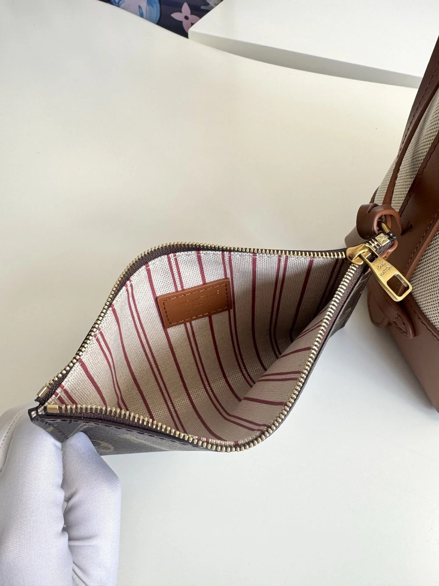 Louis Vuitton Overseas Original M25468 Low Key Hobo Small Handbag Shoulder Bag - Detail view 6