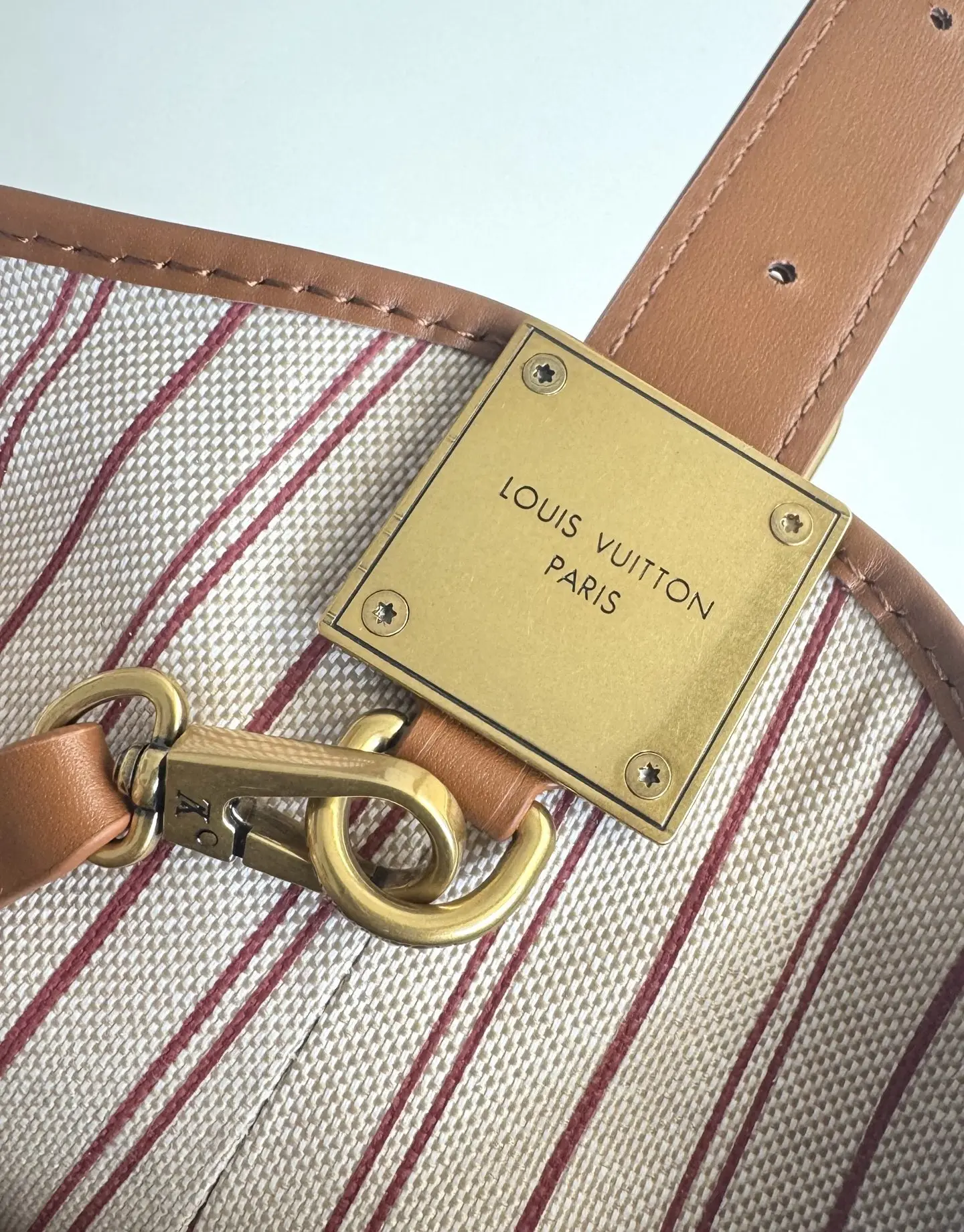 Louis Vuitton Overseas Original M25468 Low Key Hobo Small Handbag Shoulder Bag - Detail view 7