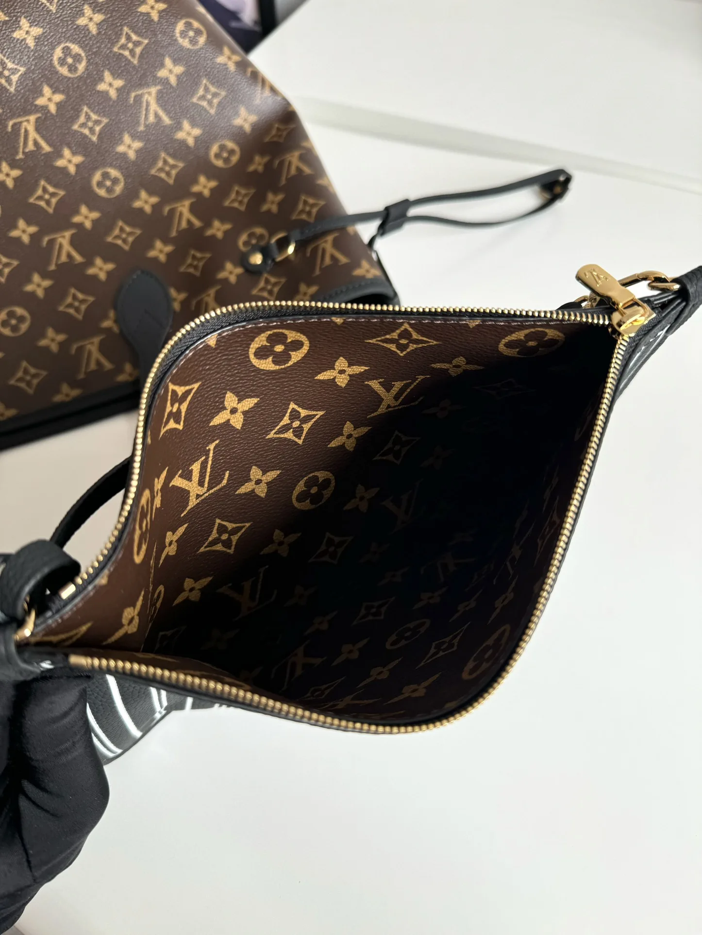 Louis Vuitton Overseas Original M11946 Neverfull Inside Out Medium Handbag Shoulder Bag - Detail view 8