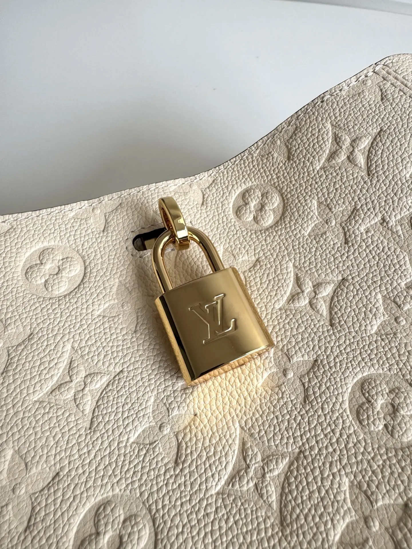 Louis Vuitton Overseas Original M14659 Anytime Small Women s Shoulder Bag - Detail view 5