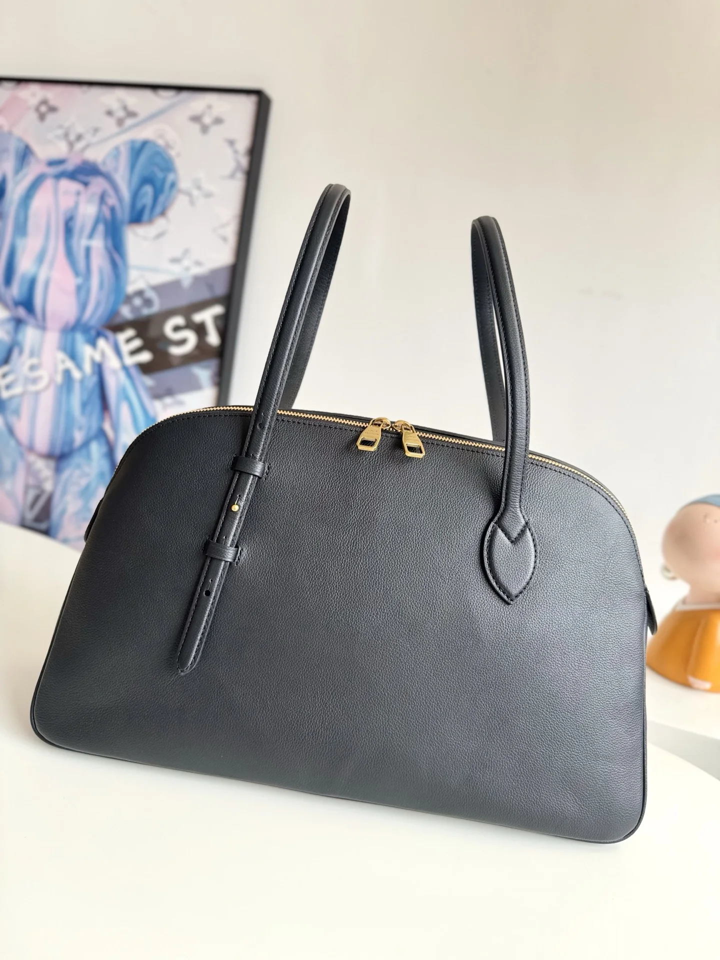 Louis Vuitton Overseas Original M26257 Low Key Tote Bag - Detail view 3