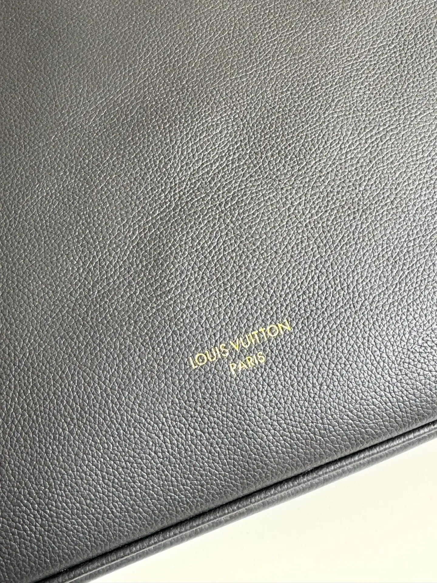 Louis Vuitton Overseas Original M26257 Low Key Tote Bag - Detail view 6