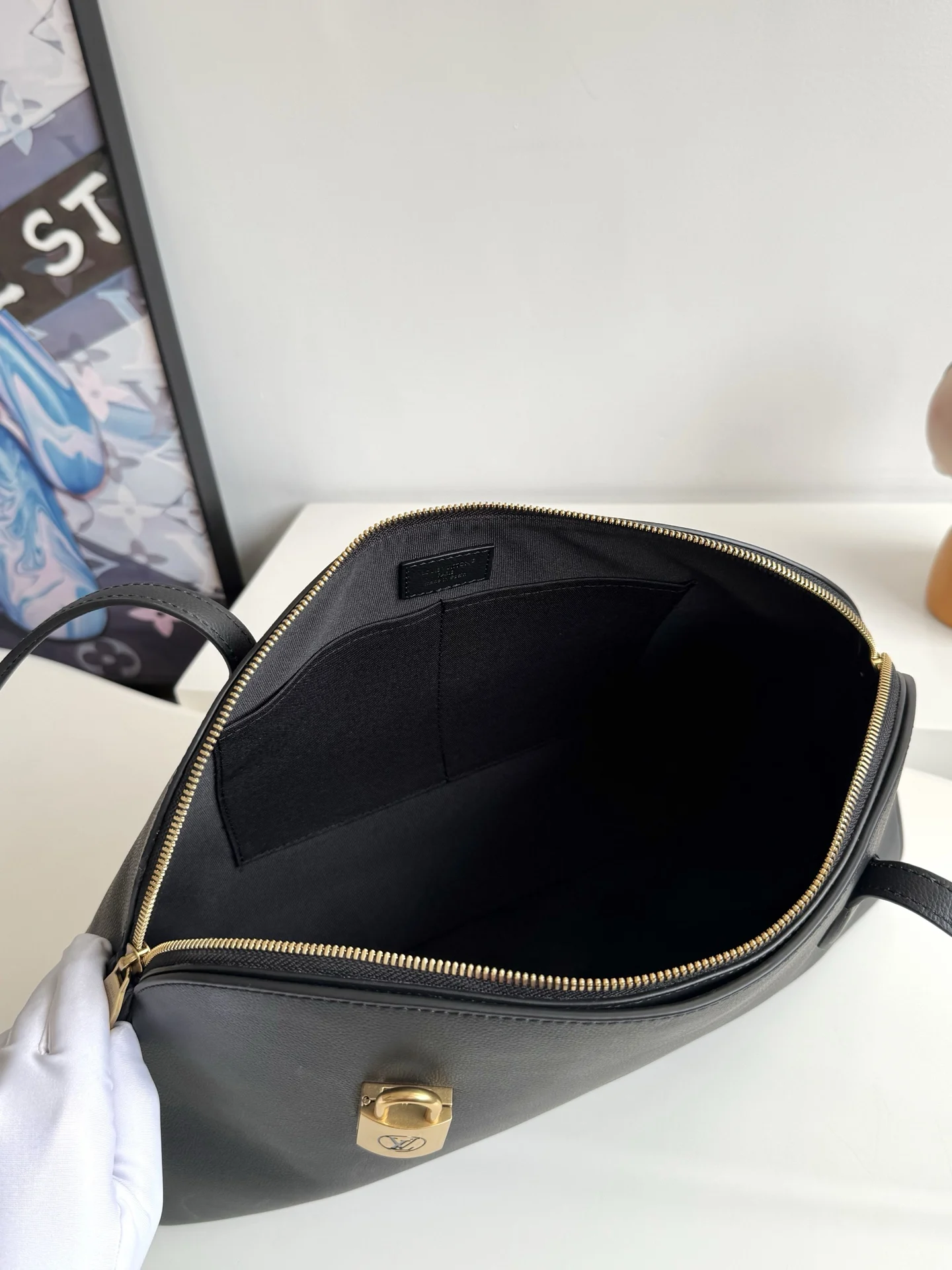 Louis Vuitton Overseas Original M26257 Low Key Tote Bag - Detail view 8