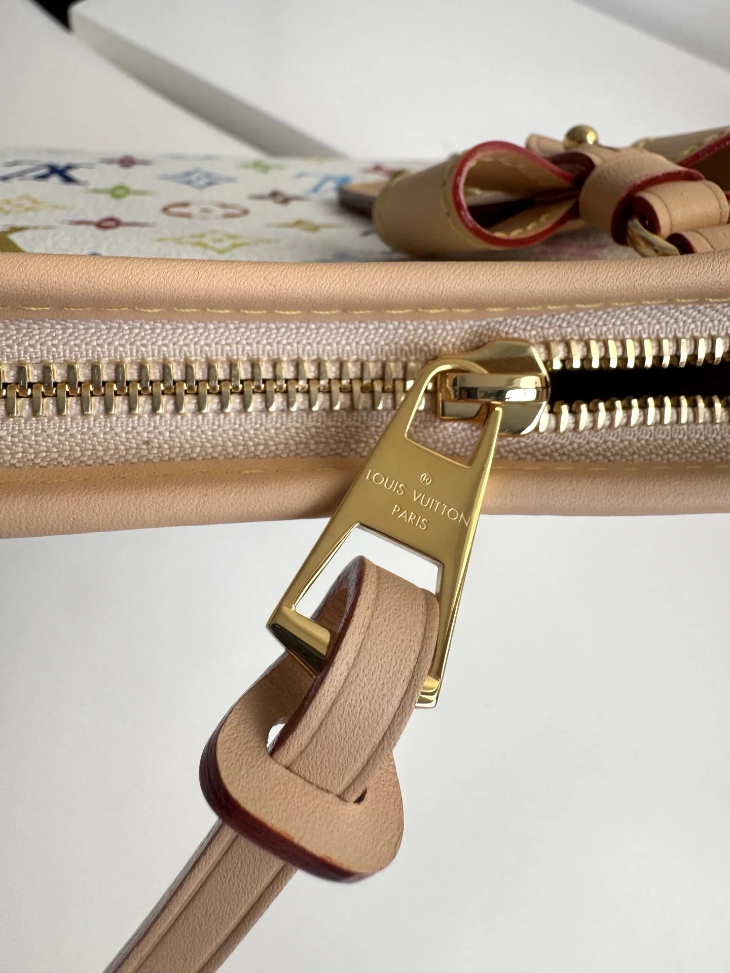Louis Vuitton Overseas Original M27578 Carryall East West Shoulder Bag - Detail view 7