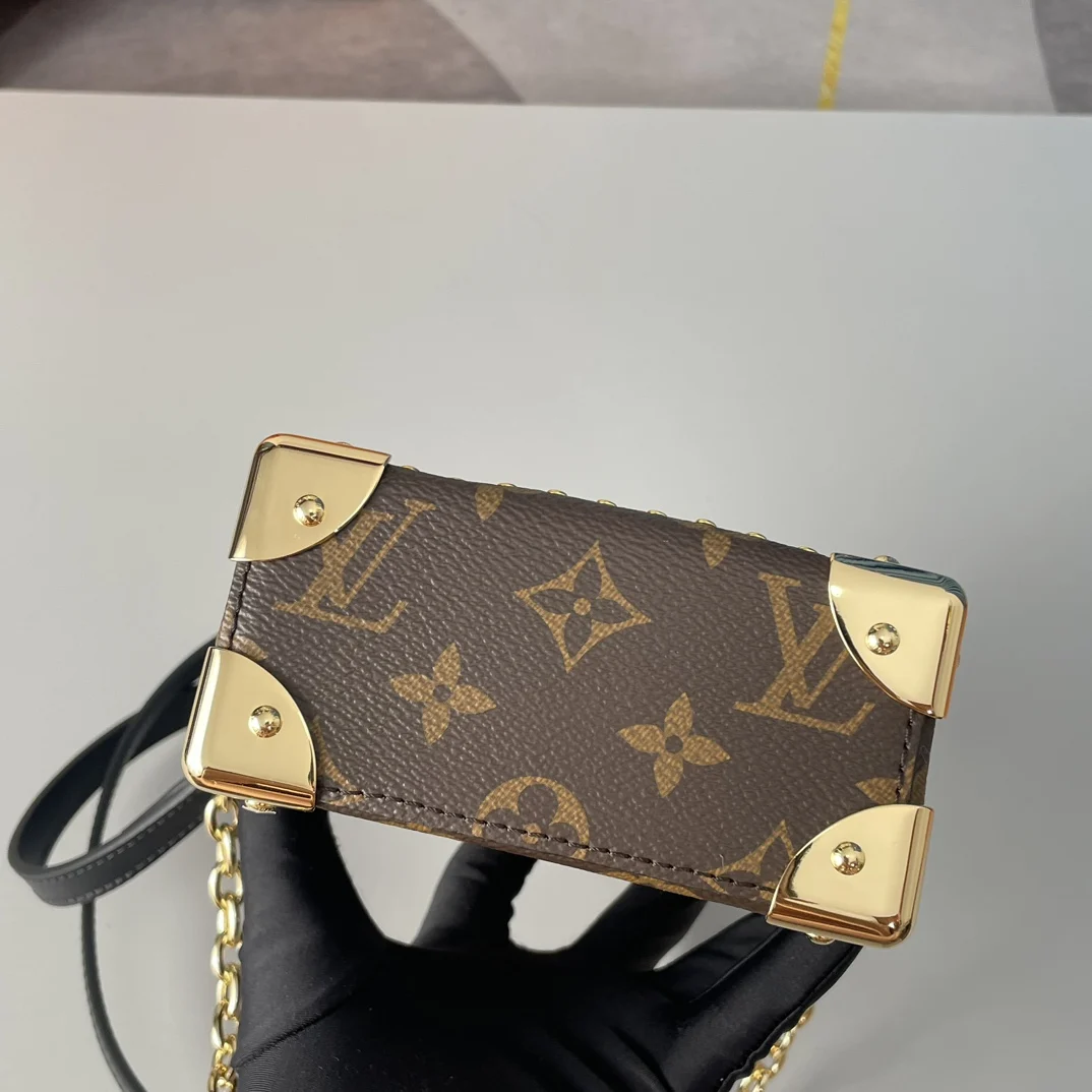LV海外原单M82465 Camera Box 手袋 手提斜挎包 - 细节图 3
