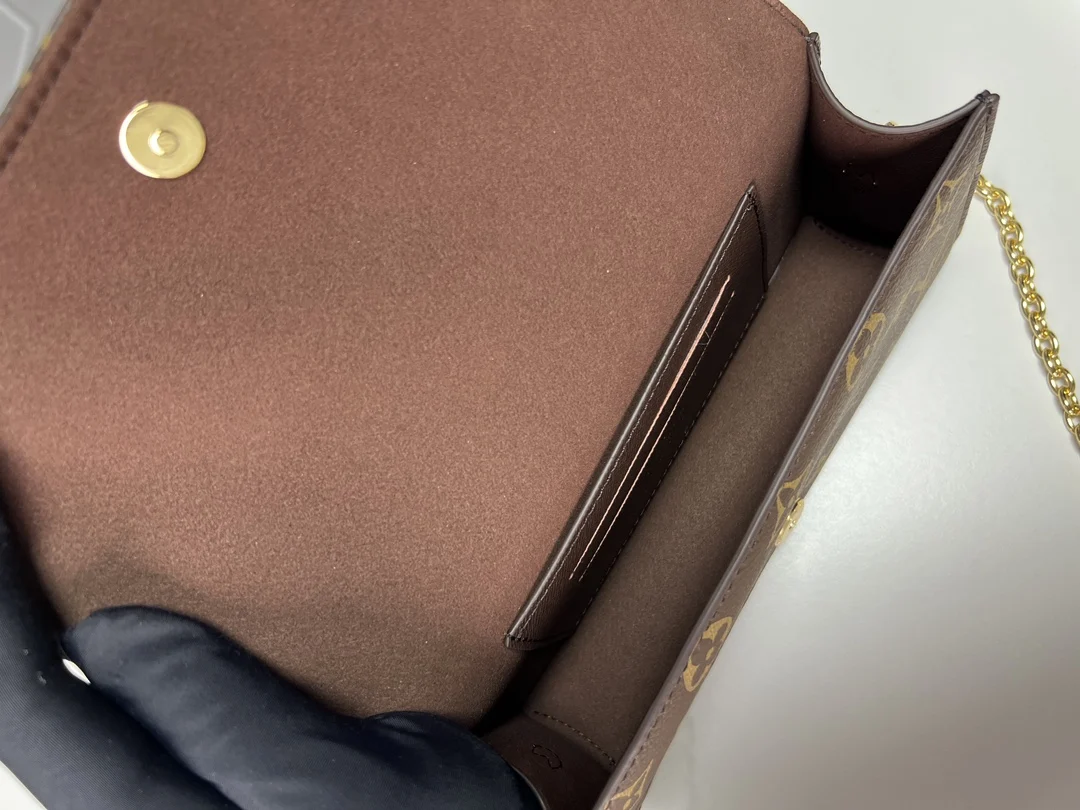 LV海外原单M82509 Lily Wallet On Chain 手袋 斜挎包 - 细节图 8