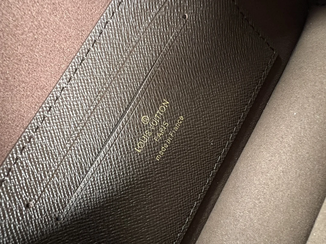 LV海外原单M82509 Lily Wallet On Chain 手袋 斜挎包 - 细节图 9
