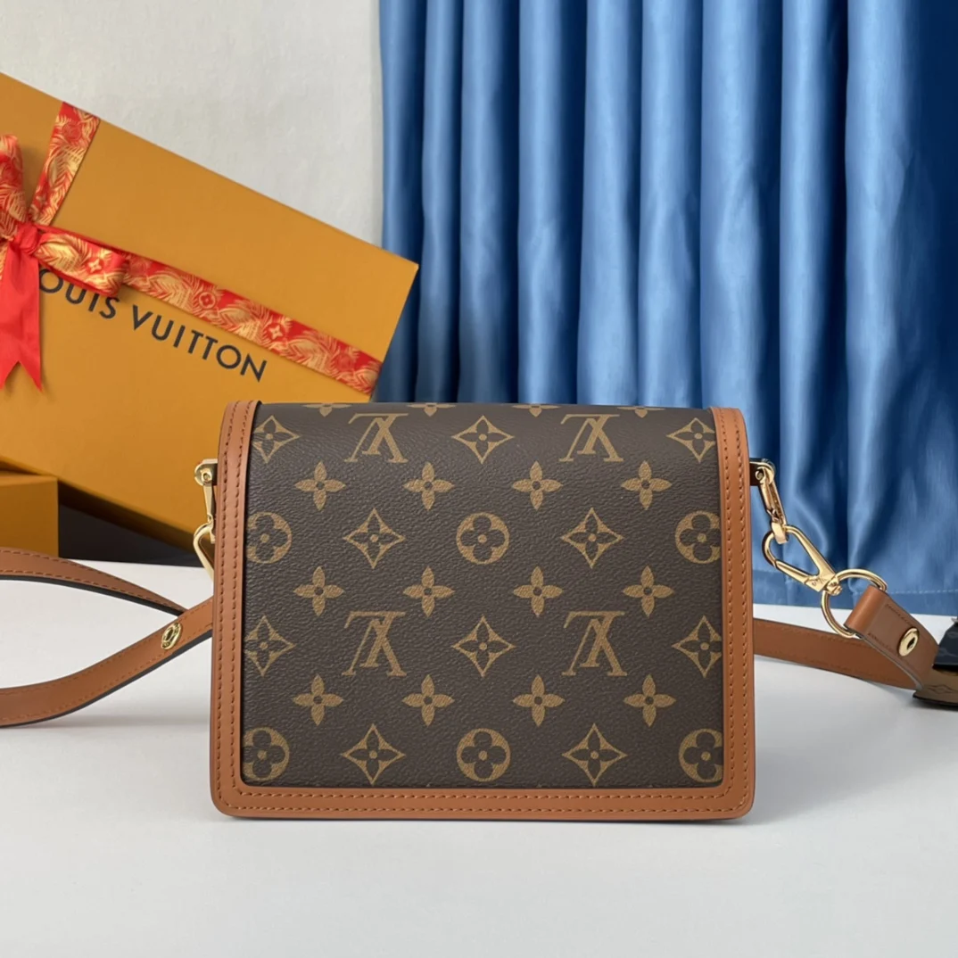 LV海外原单M45959新版/M44580 Nicolas Ghesquiere 斜挎包 - 细节图 3