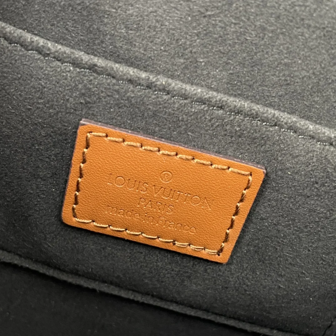 LV海外原单M45959新版/M44580 Nicolas Ghesquiere 斜挎包 - 细节图 8
