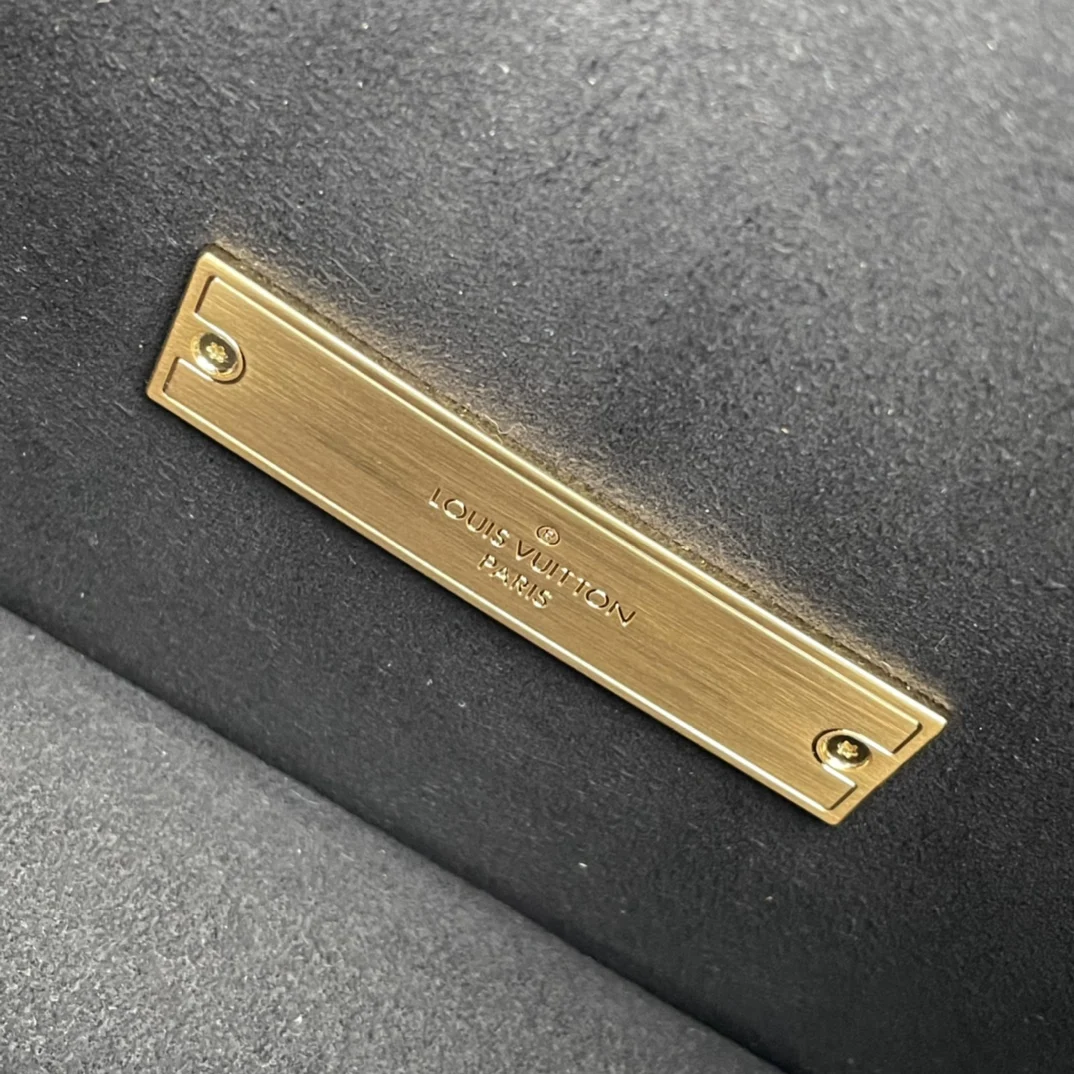 LV海外原单M45959新版/M44580 Nicolas Ghesquiere 斜挎包 - 细节图 9