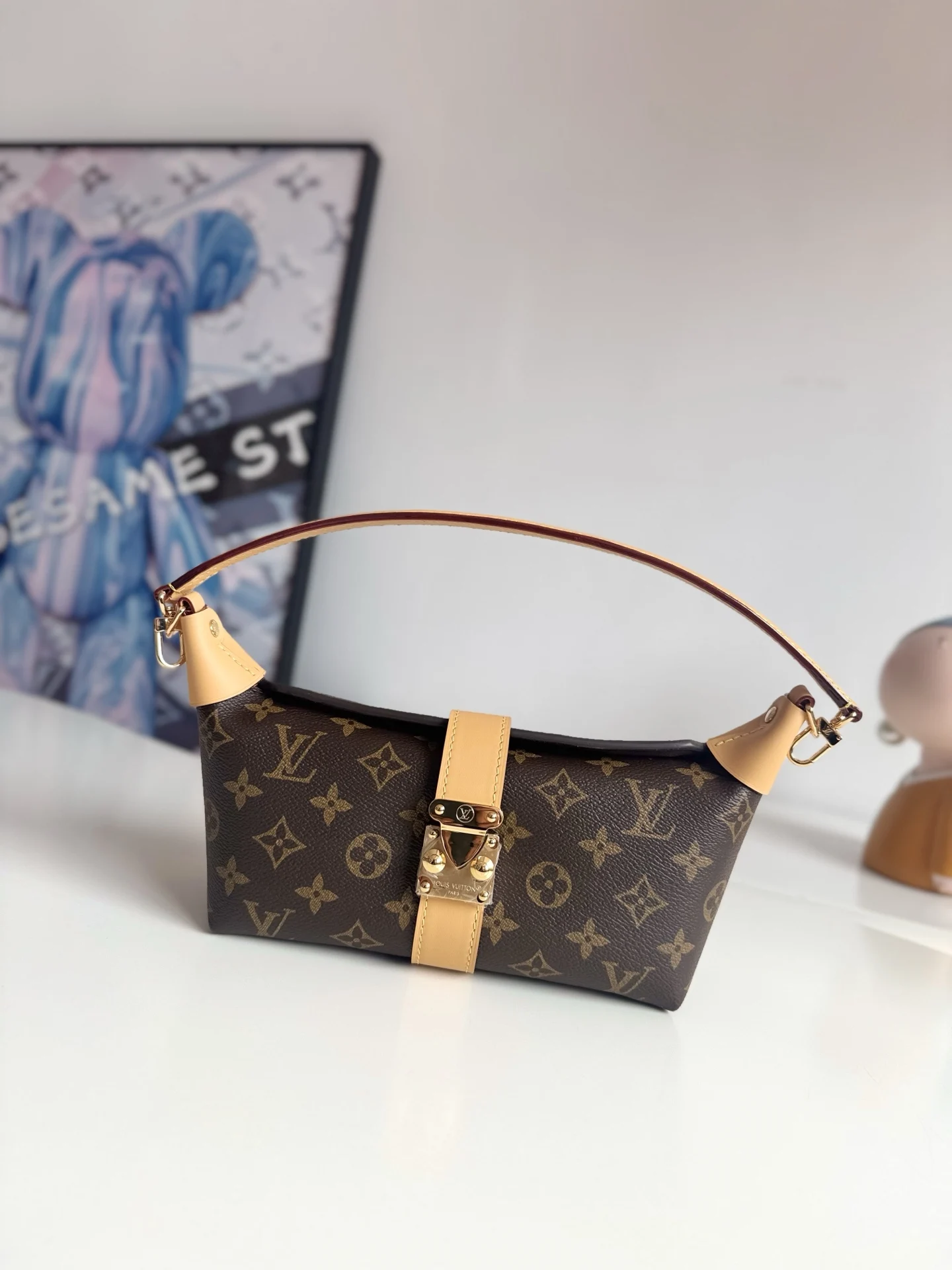 Louis Vuitton Overseas Original M26191 Pochette Mia Handbag Shoulder Bag - Detail view 1