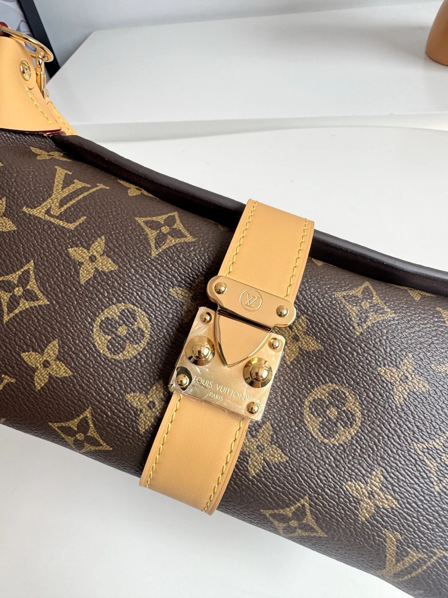 Louis Vuitton Overseas Original M26191 Pochette Mia Handbag Shoulder Bag - Detail view 5