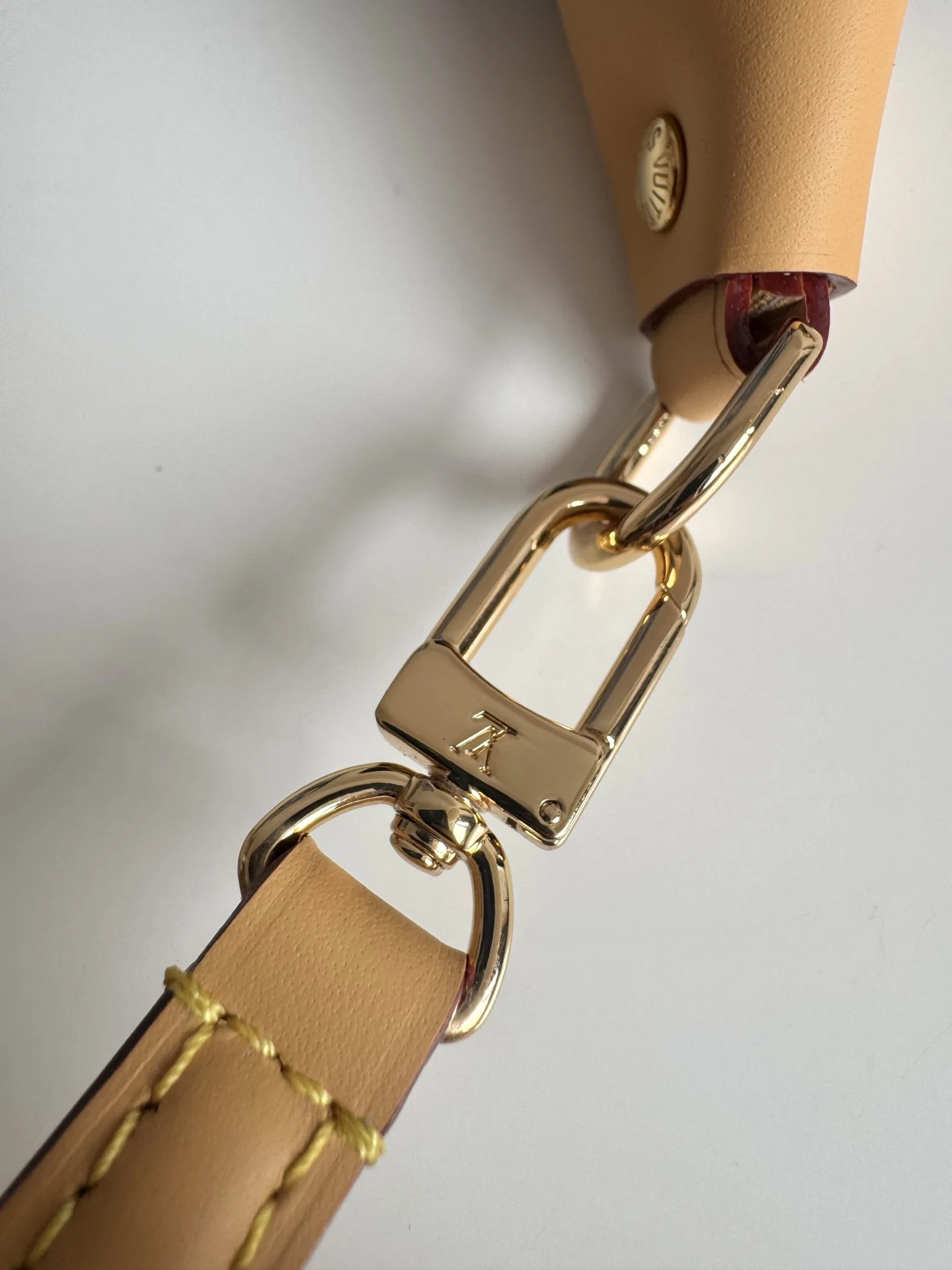 Louis Vuitton Overseas Original M26191 Pochette Mia Handbag Shoulder Bag - Detail view 7
