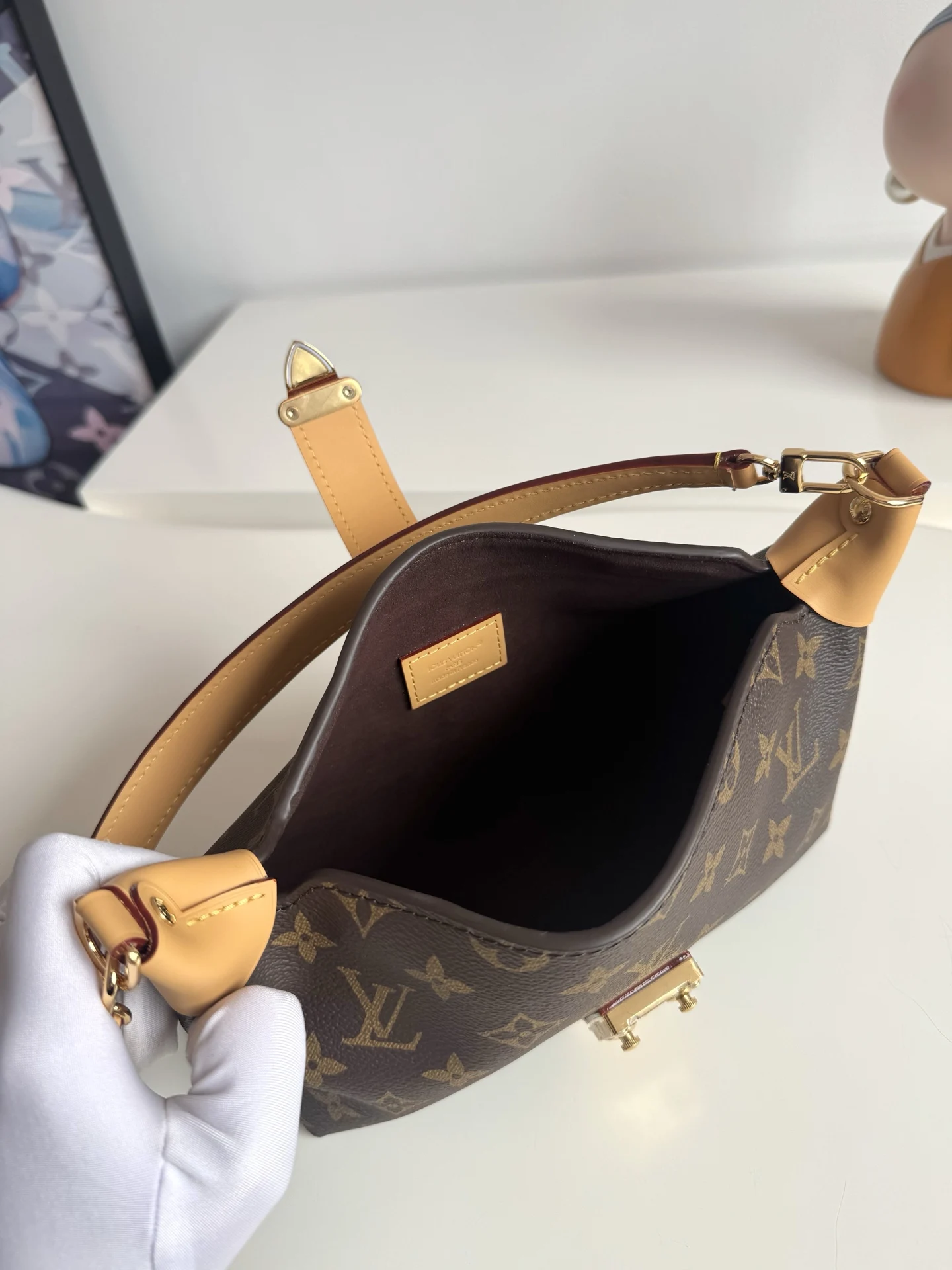 Louis Vuitton Overseas Original M26191 Pochette Mia Handbag Shoulder Bag - Detail view 8