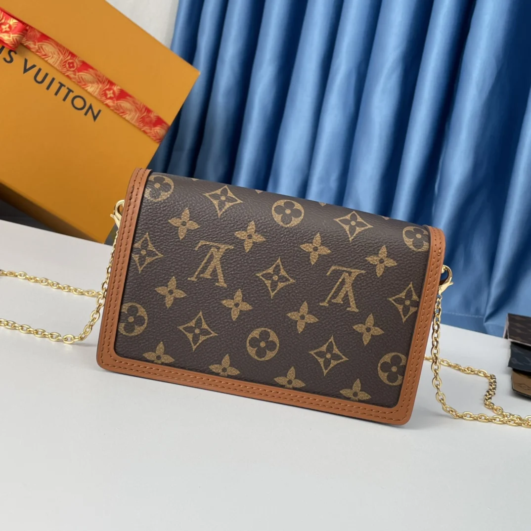 LV海外原单M68746 Dauphine 链条包 斜挎包 - 细节图 3