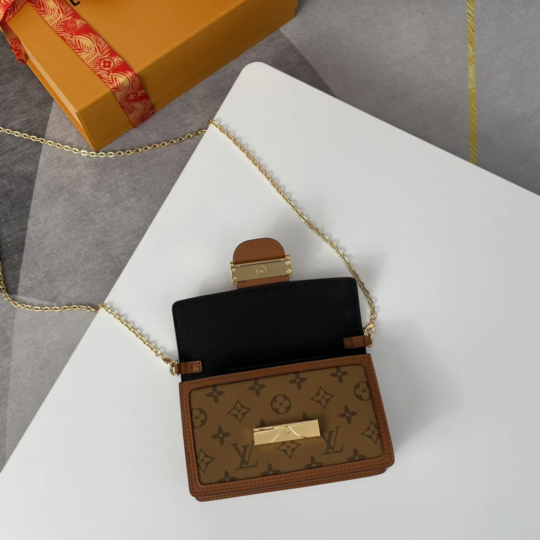 LV海外原单M68746 Dauphine 链条包 斜挎包 - 细节图 6