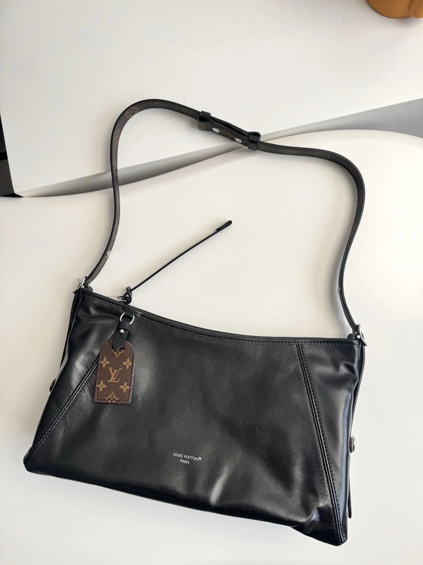 Louis Vuitton Overseas Original M28160 Carryall East West Handbag Shoulder Bag - Detail view 7
