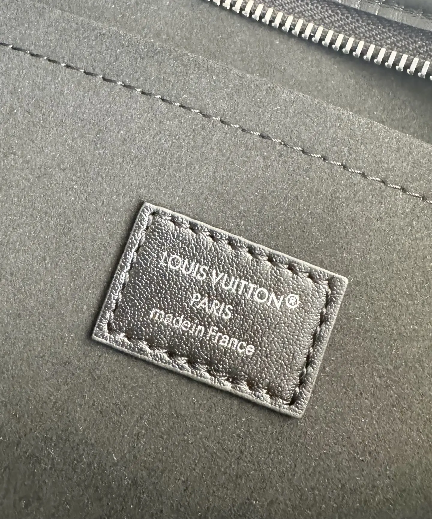 Louis Vuitton Overseas Original M28160 Carryall East West Handbag Shoulder Bag - Detail view 9