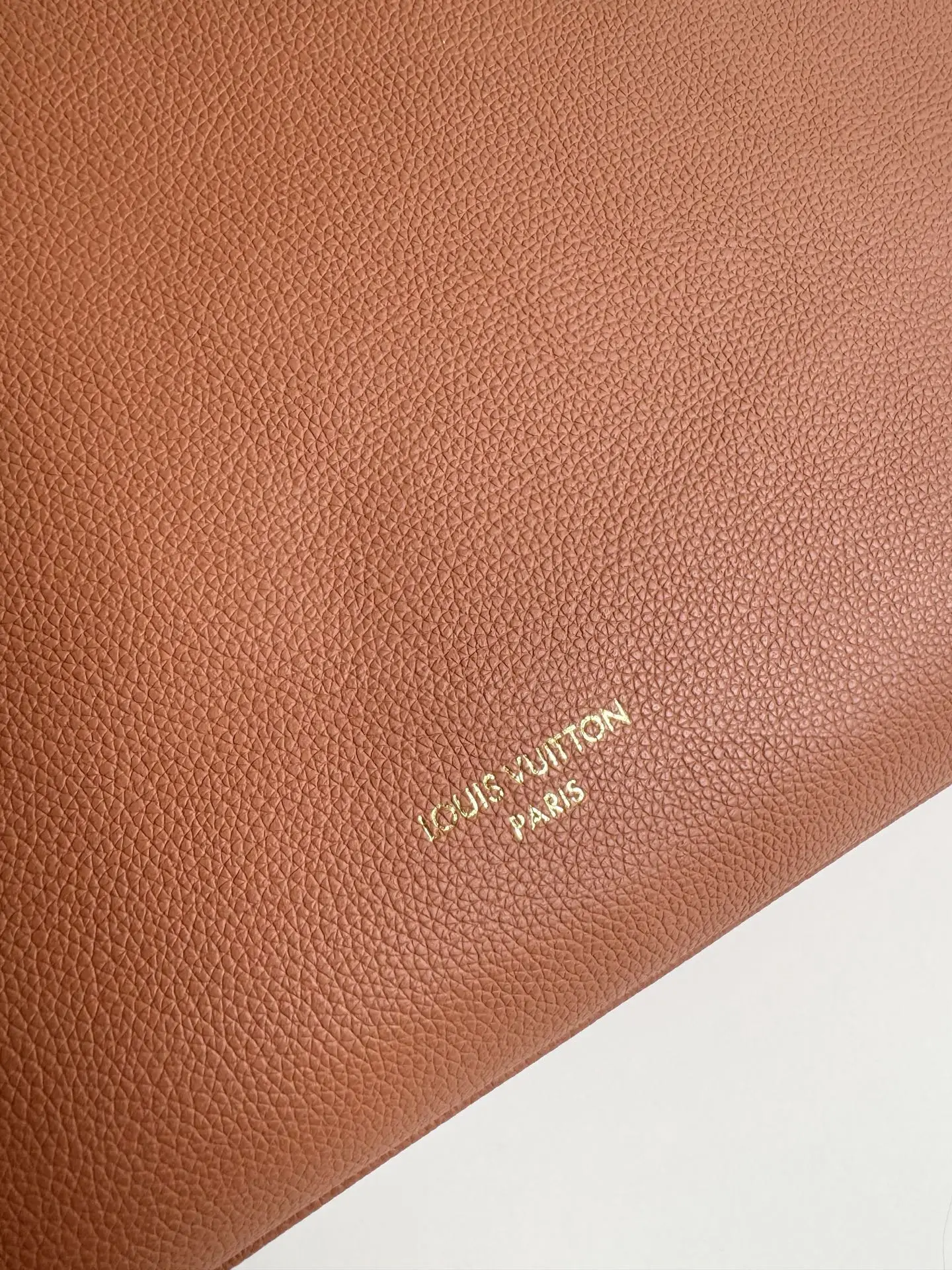 Louis Vuitton Overseas Original M26688 Low Key Tote Bag - Detail view 6