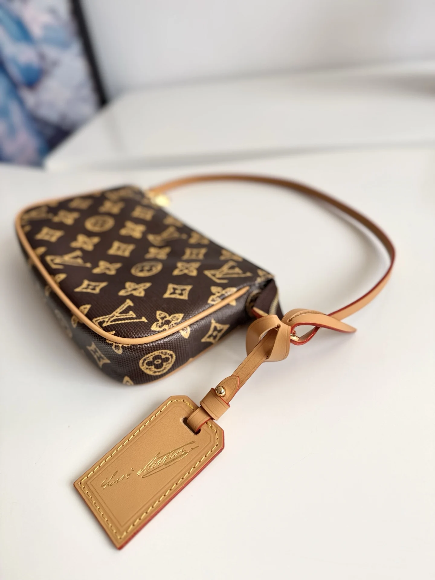 Louis Vuitton Overseas original M27718 shoulder bag - Detail view 2