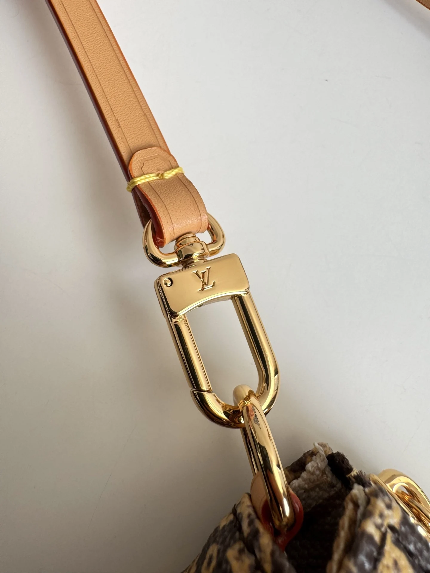 Louis Vuitton Overseas original M27718 shoulder bag - Detail view 6