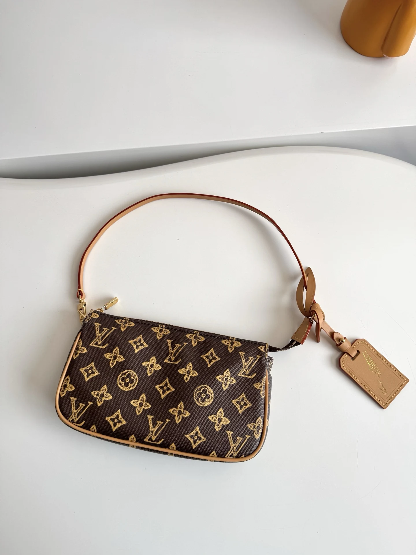 Louis Vuitton Overseas original M27718 shoulder bag - Detail view 7