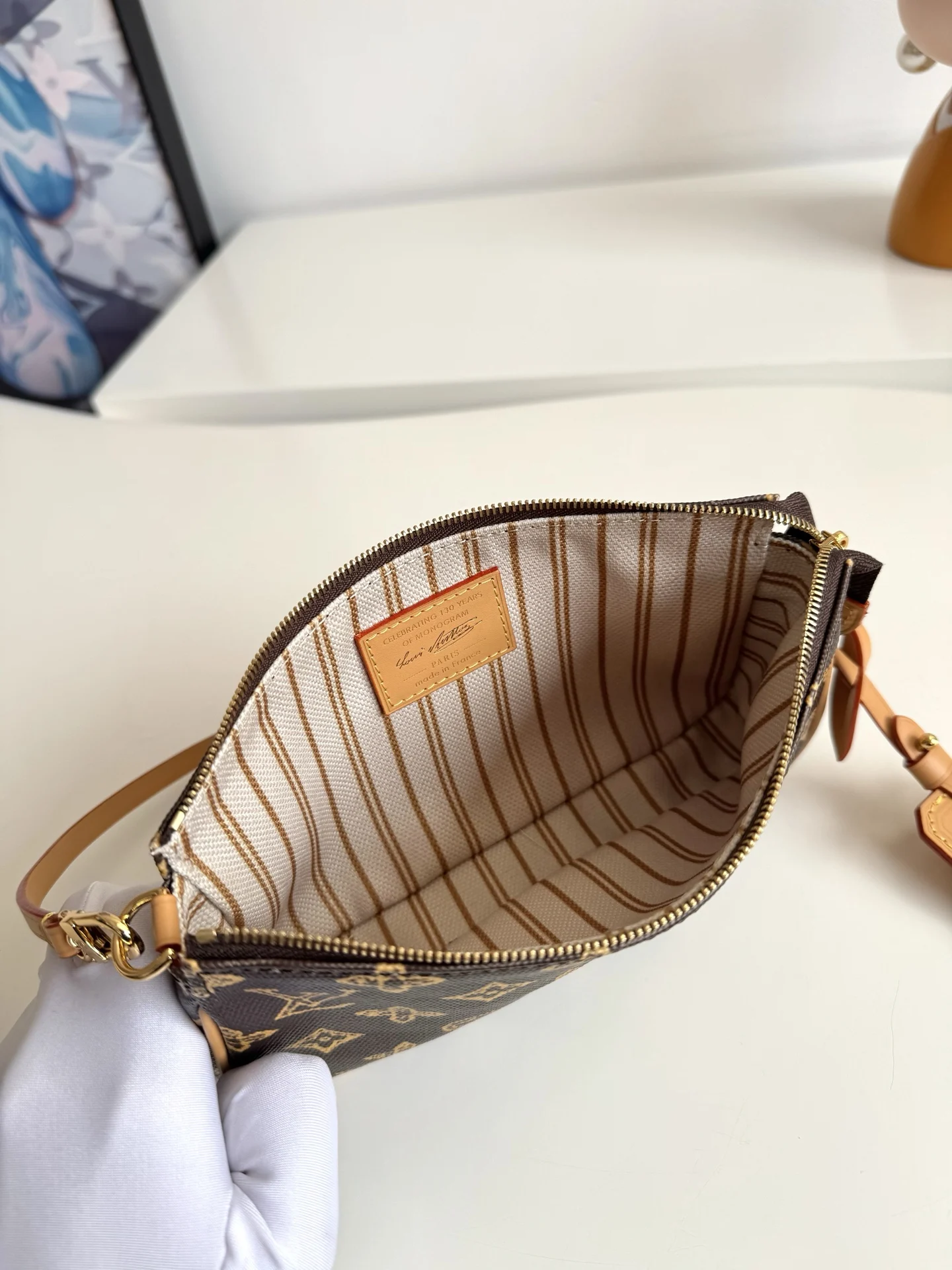 Louis Vuitton Overseas original M27718 shoulder bag - Detail view 8