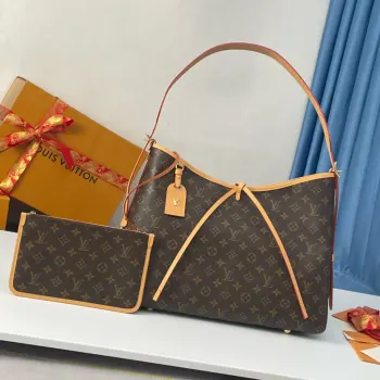 <p>   海外原单M46197独家实拍 路易威登推出崭新 CarryAll 中号手袋 以 Monogram 帆布和皮革饰边塑造贴合身形的设计 充裕空间内设拉链袋 可拆卸拉链手拿包再添功能素 搭扣可调节手柄长度 尺寸 39×30×15cm</p>