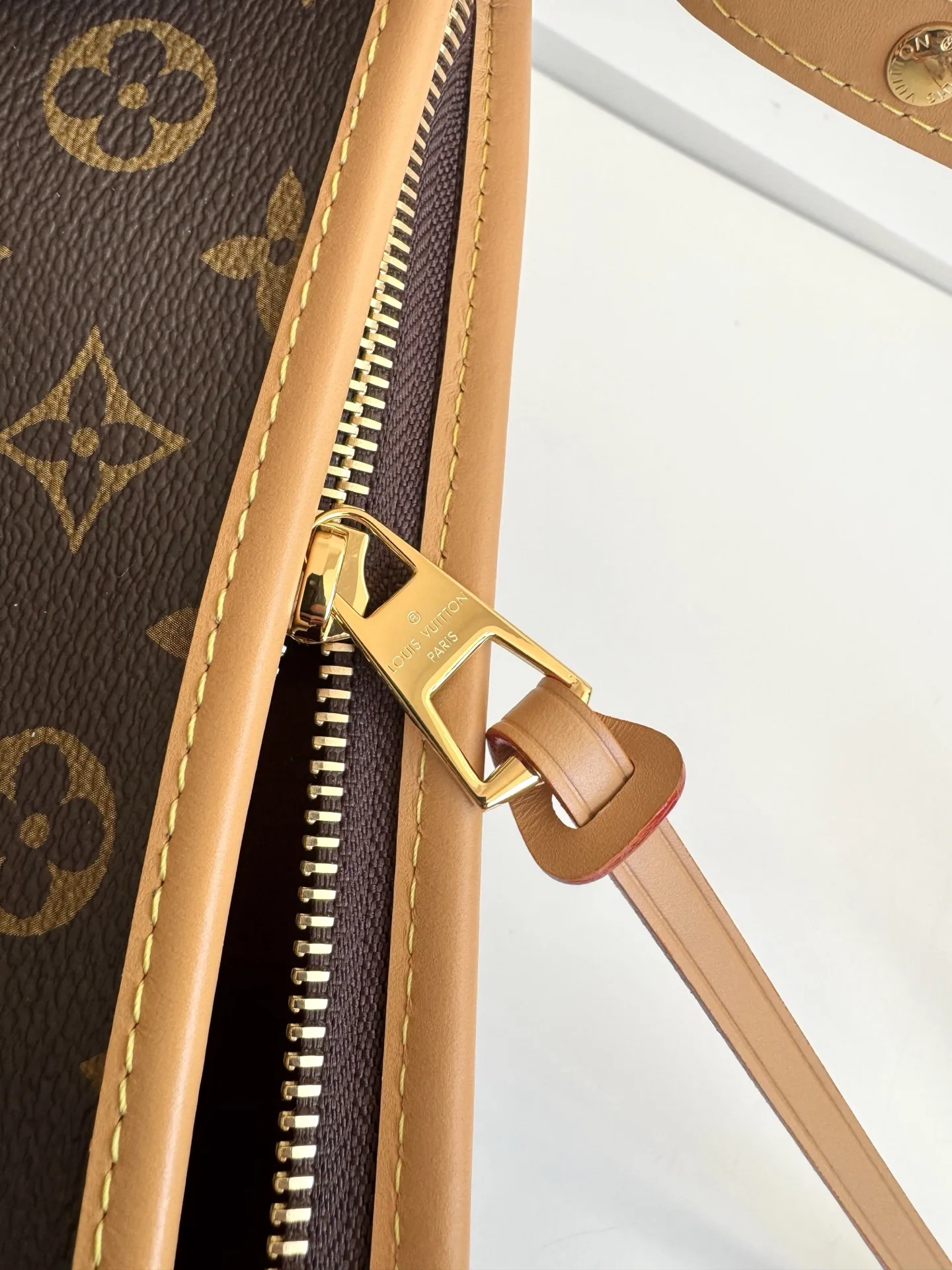 Louis Vuitton Overseas Original M28101 Carryall East West Handbag Shoulder Bag - Detail view 6