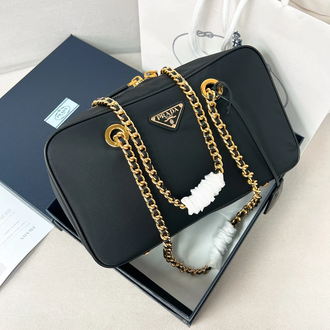 普拉达1BB155 Summer新品中古式黑金链条单肩包中号 单肩背包 - 细节图 1